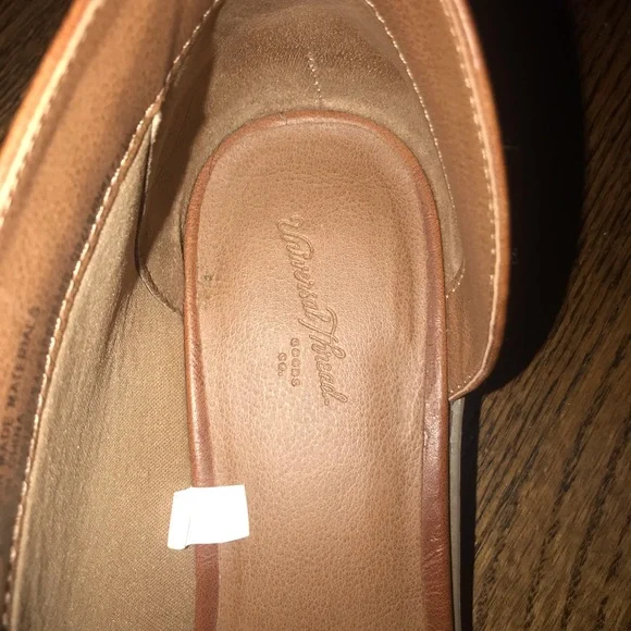 Universal thread brown flats size 7 - Picture 6 of 7